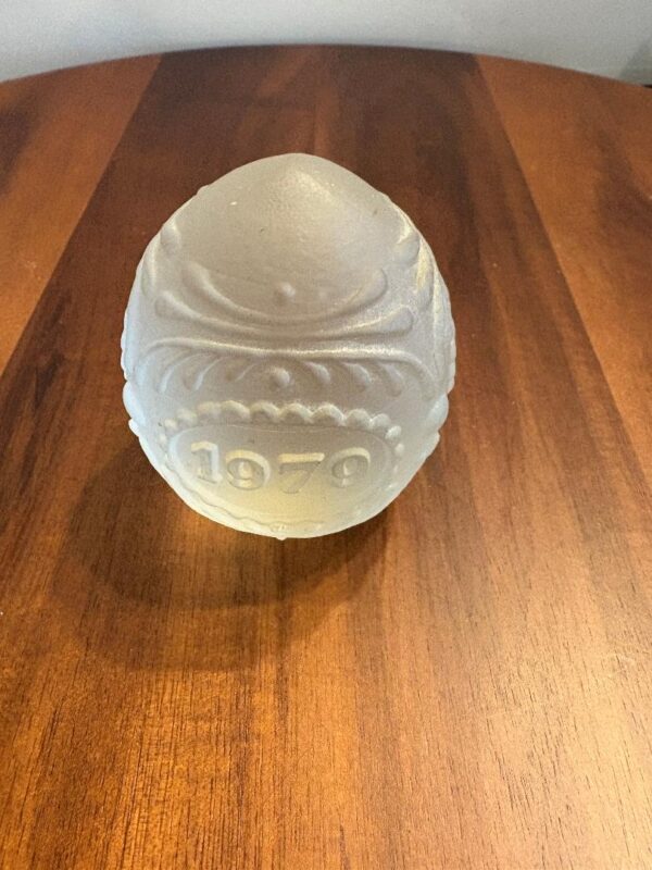Goebel 1979 frosted glass crystal egg, heavy paperweight, collectible annual egg