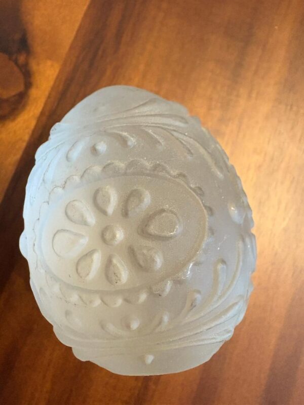 Goebel 1979 frosted glass crystal egg, heavy paperweight, collectible annual egg - Image 3