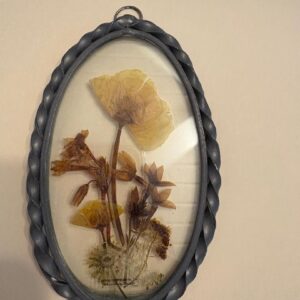 Vintage Lasting Impressions Real Pressed Flowers in Glass w/Oval Metal Frame