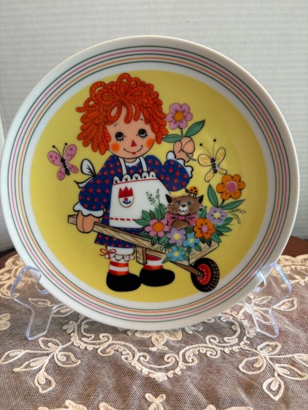 “Raggedy Ann With Flowers” - 1980 Collector Plate (7.5") Schmid *Made in Japan*